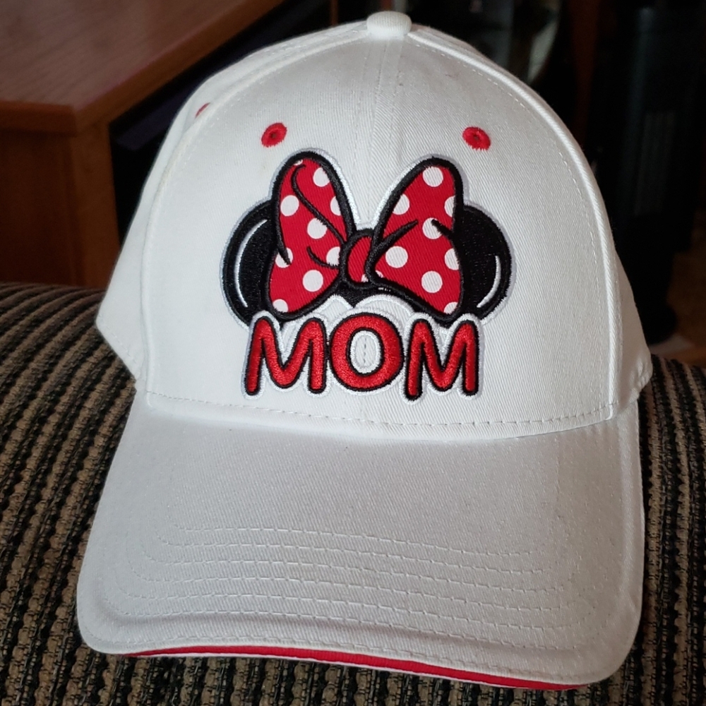 Minnie Mouse Mom Cap.